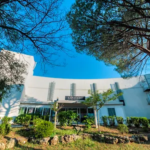 Hotel Comfort La Tour De Mare, Fréjus